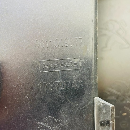 Peugeot 3008 Left Rear Bumper Corner Genuine Moulding 2016 - 2022 [za24]