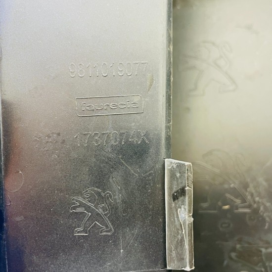 Peugeot 3008 Left Rear Bumper Corner Genuine Moulding 2016 - 2022 [za24]