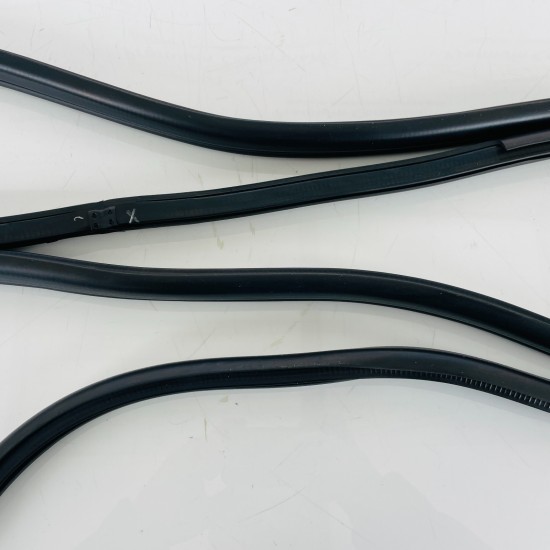 Hyundai I30 Front Right Door Seal Mk3 Genuine Rubber Weather Strip 2017 - 2020