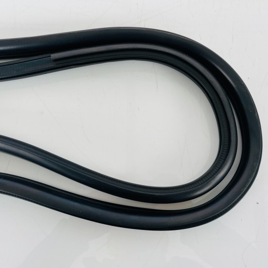 Hyundai I30 Front Right Door Seal Mk3 Rubber Weather Strip Genuine 2017 - 2020 Hyundai I30 Front Right Door Seal Mk3 Rubber Weather Strip Genuine 2017 - 2020