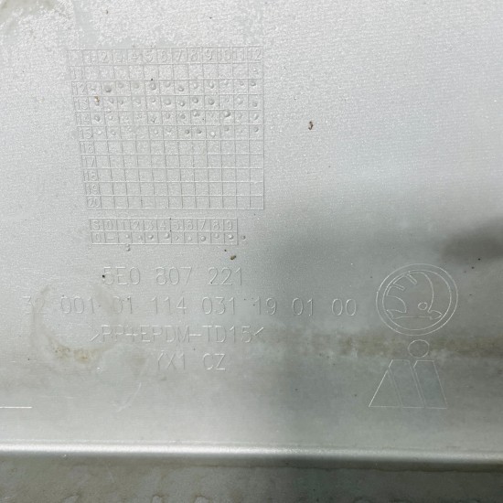 Skoda Octavia Mk3 Front Bumper Genuine Silver With Grill 2013 - 2017 [aj163]