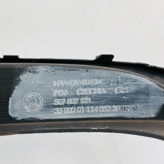 Skoda Octavia Mk4 Rear Bumper Diffuser Spoiler Trim Section 2020 - 2024 [am49]