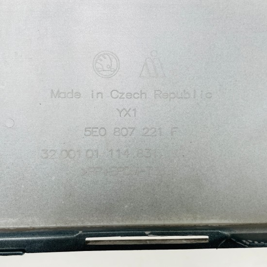 Skoda Octavia Vrs Front Bumper Mk3 Genuine Grey 5e0807221f | 2012 - 2016 [ar92]
