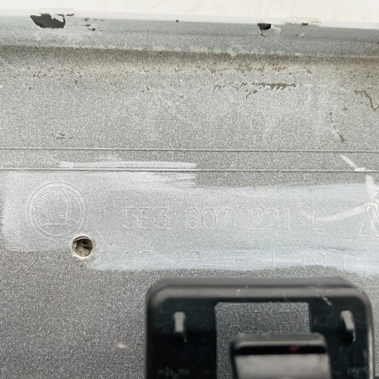 Skoda Octavia Front Bumper Mk4 Genuine White 5e3807221l | 2024 - 2026 [aw63]