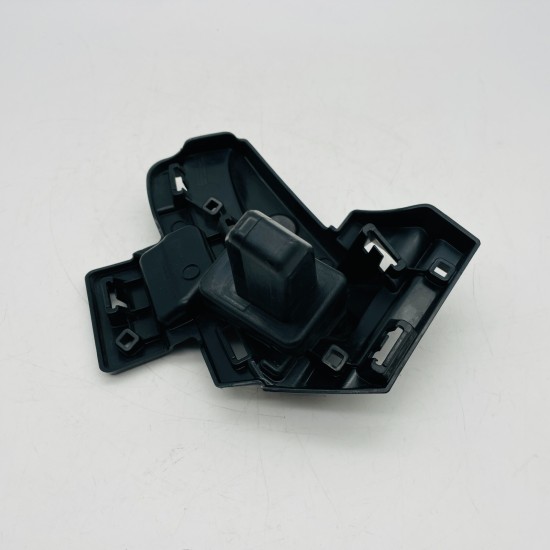 Skoda Kamiq Grill Bracket Front Right Side 658807724 | 2019-2023 [v121]