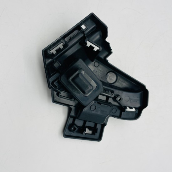 Skoda Kamiq Grill Bracket Front Left Side 658807723 | 2019-2023 [v122]