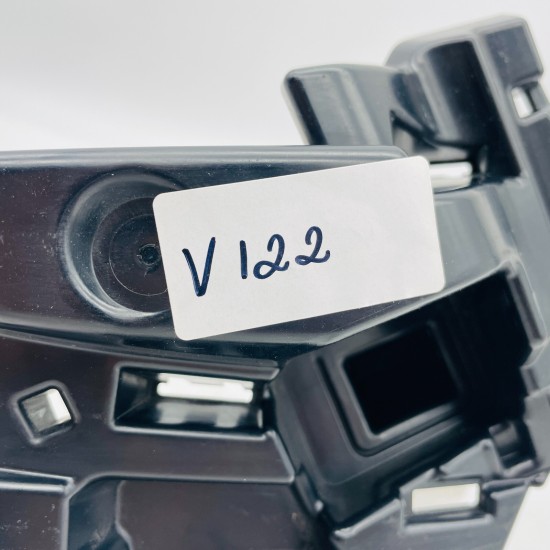 Skoda Kamiq Grill Bracket Front Left Side 658807723 | 2019-2023 [v122]