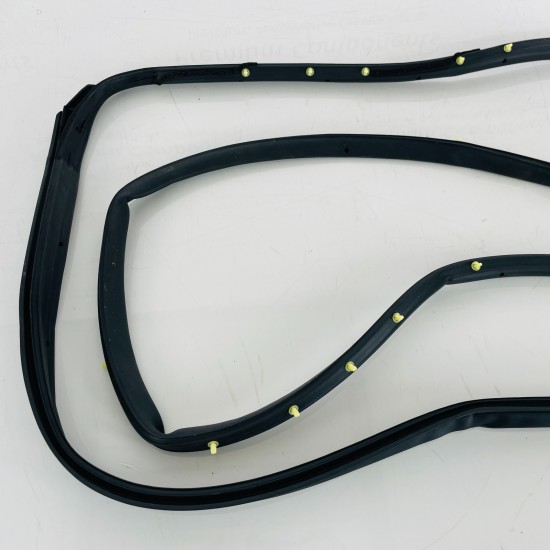 Mazda 2 Front Right Door Seal Genuine Rubber Weatherstrip  2007 - 2014 [za142]