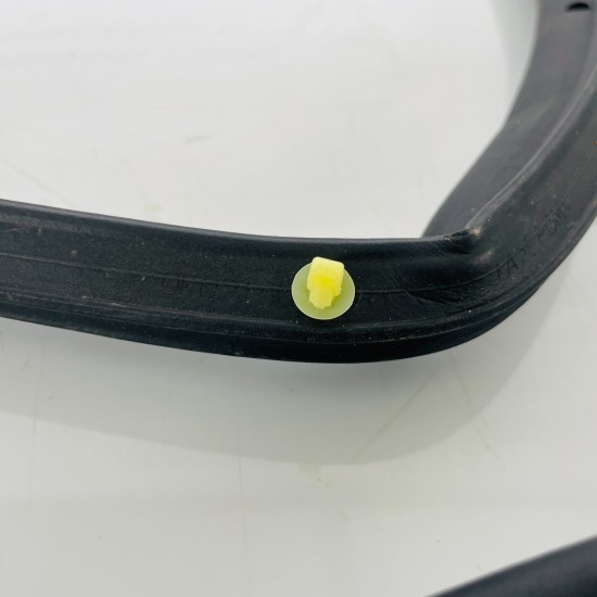 Mazda 2 Front Right Door Seal Genuine Rubber Weatherstrip  2007 - 2014 [za142]