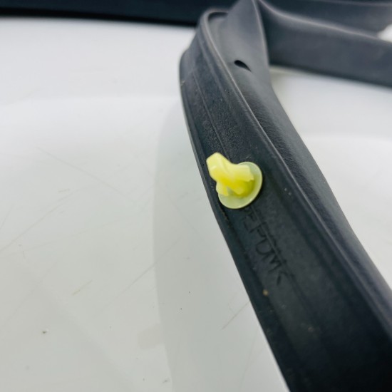 Mazda 2 Front Right Door Seal Genuine Rubber Weatherstrip  2007 - 2014 [za142]