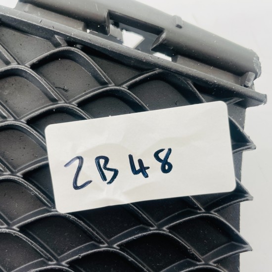 Mercedes E Class Grill W213 Front Right Driver Side A2138853003 / 2021-2023