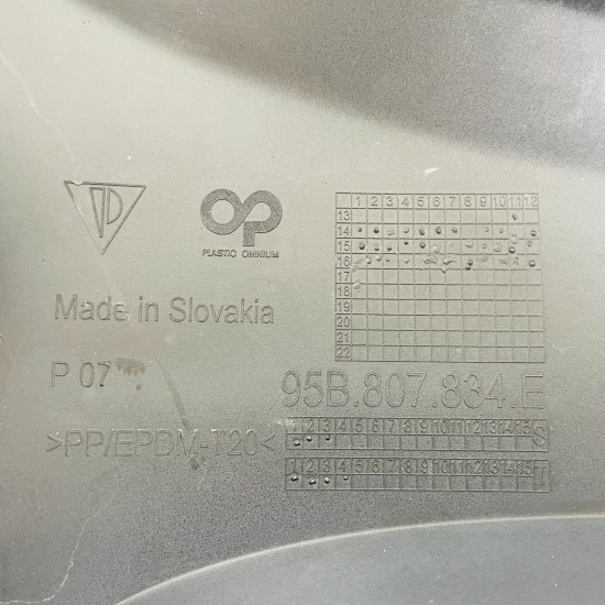 Porsche Macan Gts Rear Bumper Trim Valance Genuine Lower Diffuser 2014 – 2018 Porsche Macan Gts Rear Bumper Trim Valance Genuine Lower Diffuser 2014 – 2018