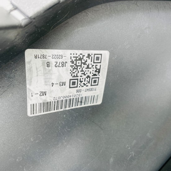 Renault Captur Front Bumper Genuine Silver With Pdc 2017 - 2019 [ap58]