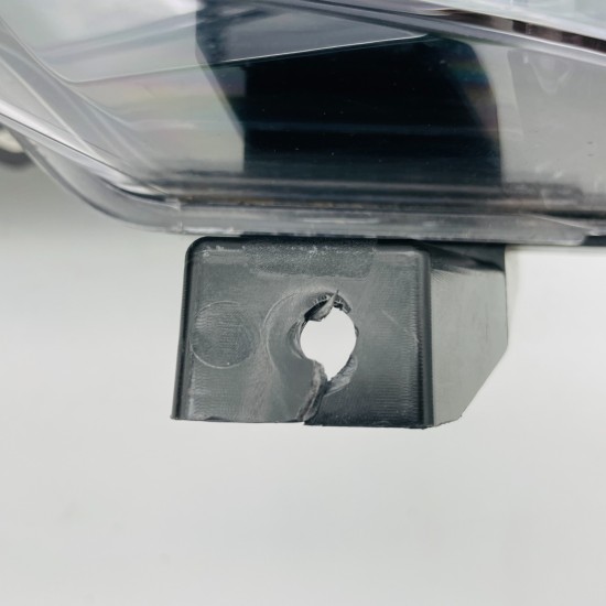 Tesla Model 3 & Y Drl Facia Fog Light Right Side 2017 - 2023 / 1624798-00-a Tesla Model 3 & Y Drl Facia Fog Light Right Side 2017 - 2023 / 1624798-00-a