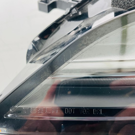 Tesla Model 3 Headlight Genuine Left Passenger 2024 - 2025 / 1760888-00-f