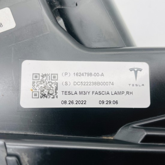 Tesla Model 3 & Y Drl Facia Fog Light Right Side 1624798-00-a | 2017 - 2023 Tesla Model 3 & Y Drl Facia Fog Light Right Side 1624798-00-a | 2017 - 2023