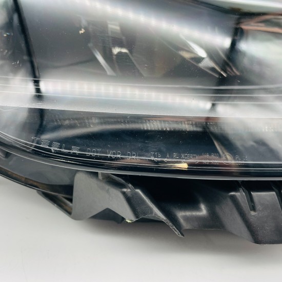 Tesla Model 3 Headlight Driver Right Side Genuine  1514953-00-c 2020-2024 [l258