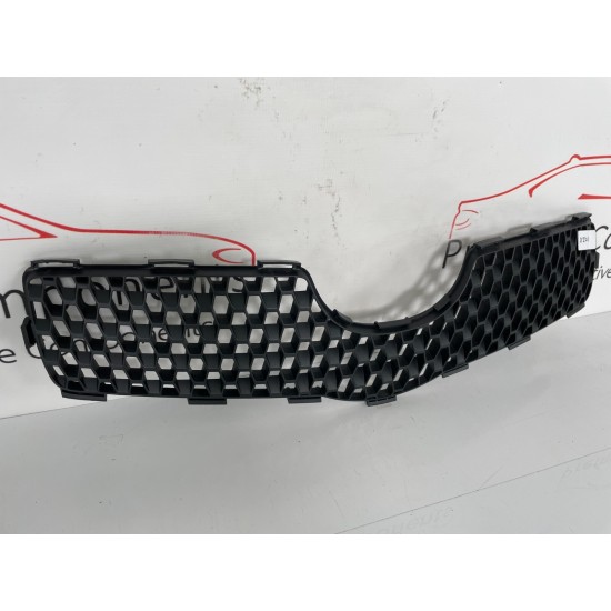 Toyota Yaris Grill Front Bumper Genuine 2005 – 2011 [x201]