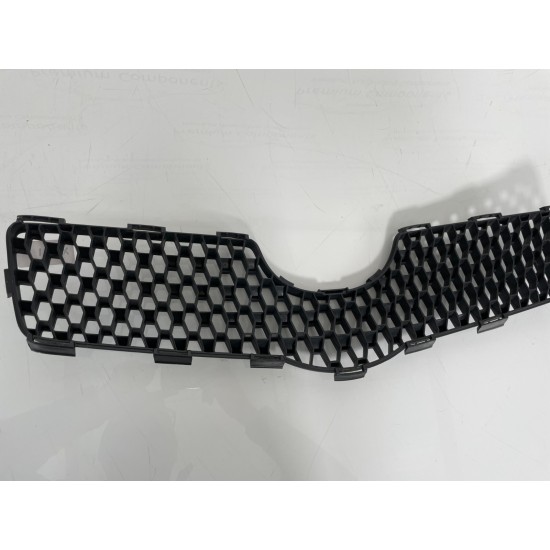 Toyota Yaris Grill Front Bumper Genuine 2005 – 2011 [x201]