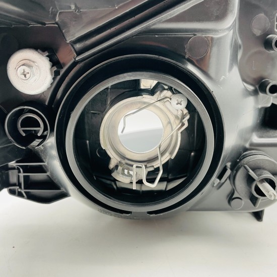 Toyota Yaris Passenger Headlight Left Nearside Genuine Light 2017 - 2020 [l395]