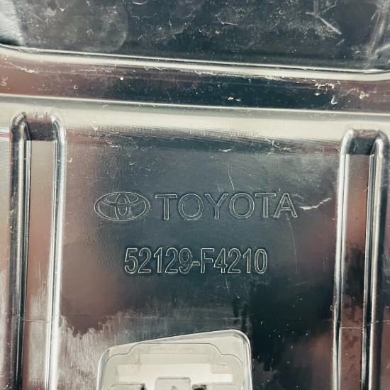 Toyota C-hr Chr Front Grill Genuine Centre Trim 52129-f4210 | 2023 – 2025 [as54]