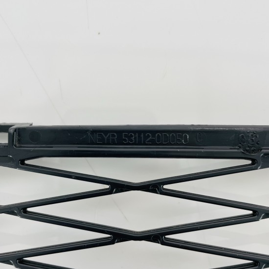 Toyota Yaris Grill Front Bumper Genuine 53112-0d050 | 2006–2009 [x198]