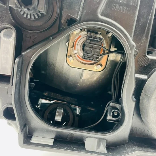 VW Transporter Mk5 Headlight Genuine Left Passenger Nearside Headlamp 2018 -2023 VW Transporter Mk5 Headlight Genuine Left Passenger Nearside Headlamp 2018 -2023