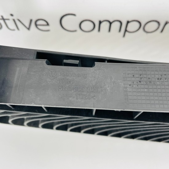 VW Tiguan Front Bumper Guide Genuine Centre Support Beam Section 2014 - 2018 VW Tiguan Front Bumper Guide Genuine Centre Support Beam Section 2014 - 2018