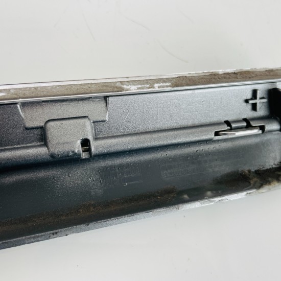 VW Passat B8 Front Left Door Moulding Genuine Protective Trim Strip 2015 - 2019 VW Passat B8 Front Left Door Moulding Genuine Protective Trim Strip 2015 - 2019