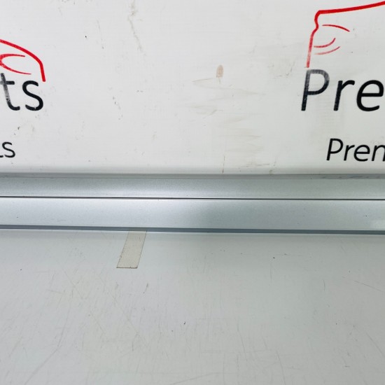 VW Passat B8 Front Left Door Moulding Genuine Protective Trim Strip 2015 - 2019 VW Passat B8 Front Left Door Moulding Genuine Protective Trim Strip 2015 - 2019