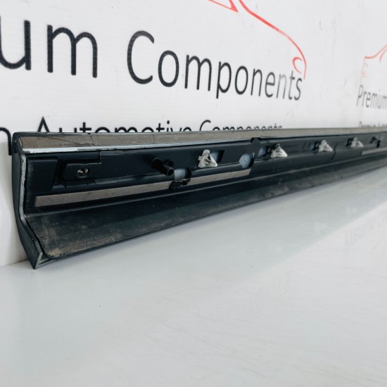 VW Sharan Door Moulding Genuine Front Right Lower Cladding Trim Strip 2010 –2022 VW Sharan Door Moulding Genuine Front Right Lower Cladding Trim Strip 2010 –2022