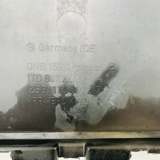 VW Touran Front Bumper Genuine Black 1t0807221m | 2010 – 2015 [at49]