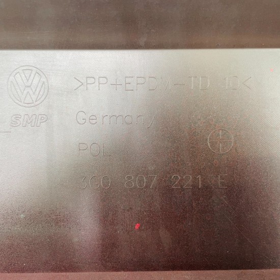 VW Passat Front Bumper B8 Face Lift Genuine Red 3g0807221e | 2020–2024 [Ba50]