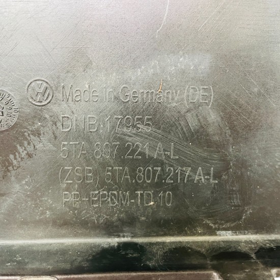 VW Touran Front Bumper Mk2 Highline Genuine Red 5ta807221al | 2015–2020 [ar100]