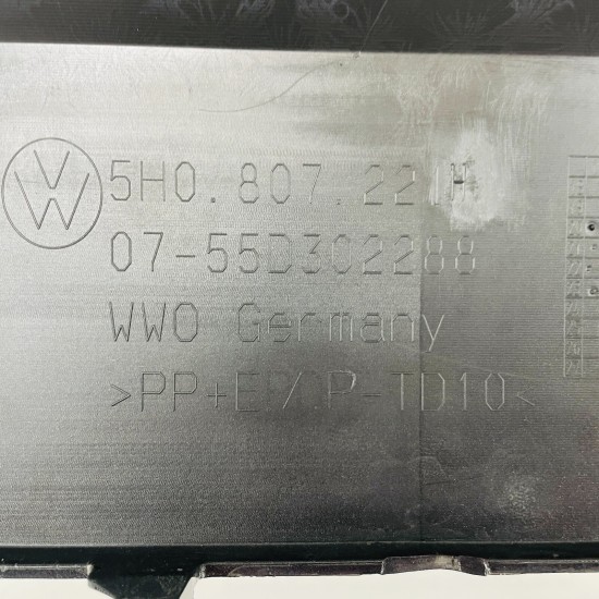 VW Golf Front Bumper Mk8 Se Genuine Grey 5h0807221h | 2020-2023 [aj47]
