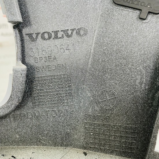 Volvo Xc90 Front Bumper Genuine White Mk2 Inscription & Washer Jets 2020 - 2024 Volvo Xc90 Front Bumper Genuine White Mk2 Inscription & Washer Jets 2020 - 2024
