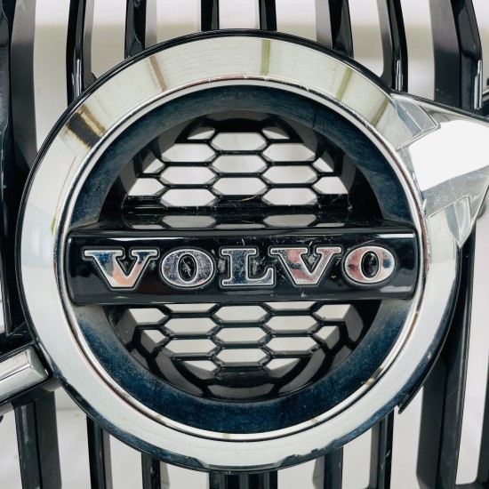 Volvo Xc60 Front Grill Genuine Black Mk2 With Emblem 2020 - 2023 [am11]