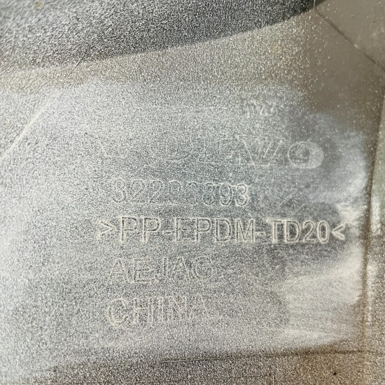 Volvo Xc60 Front Bumper R-design Genuine White 32296893 | 2017 - 2021 [as23]